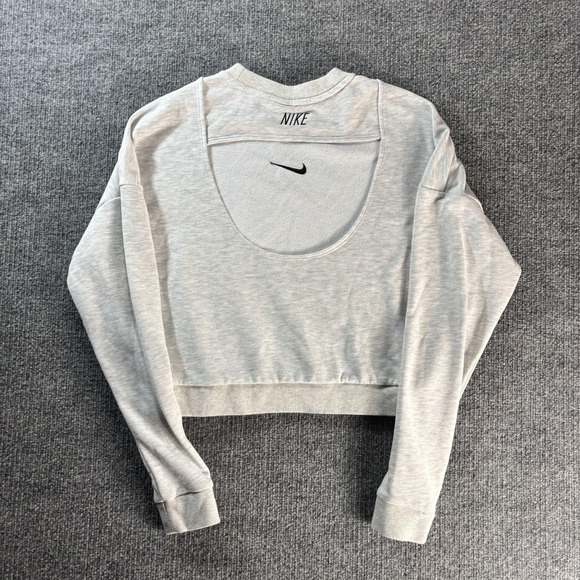 Nike Sweatshirt Womens Medium Gray Dri-FIT Cropped Open Back Training Top - Picture 3 of 3